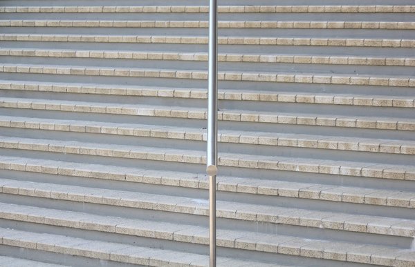 Confiez la réalisation de votre plaque signalétique en inox à un expert.