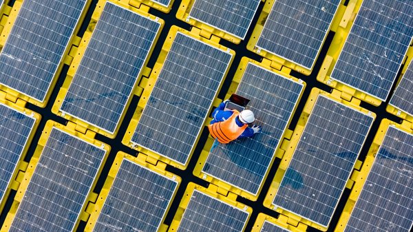 Quel panneau photovoltaïque choisir : conseils et avis clients
